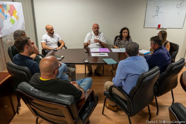 El Ayuntamiento se reúne con vecinos y empresa propietaria de Villas Caravaning para informar sobre la situación del camping