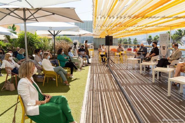 La alcaldesa reivindica la diversidad gastronómica de Cartagena marcada por dos mares