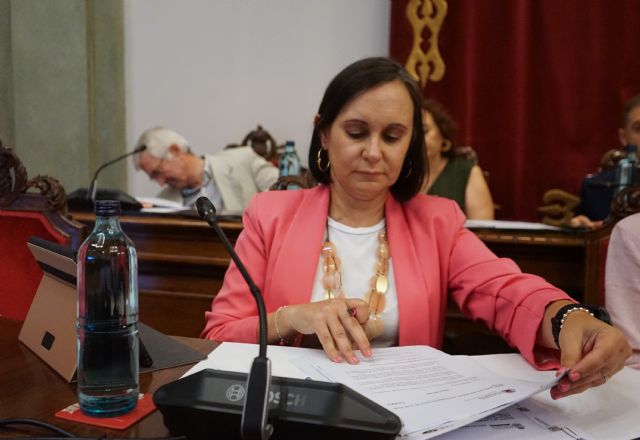 Isabel García: “Me hago cruces todos los días cuando Jáudenes dice que el Ayuntamiento tiene superávit, baja los impuestos o reduce la deuda y lo repite sin sonrojarse”