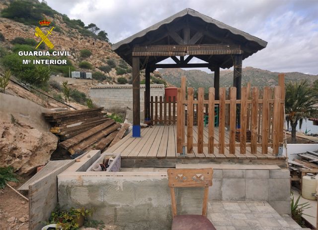 La Guardia Civil investiga a ocho personas por construir en la Algameca Chica de Cartagena