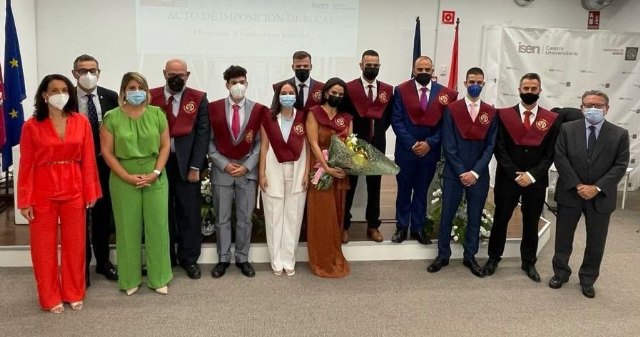 El rector de la UMU y la alcaldesa de Cartagena imponen las becas a los estudiantes de la I Promoción del Grado en Seguridad de ISEN