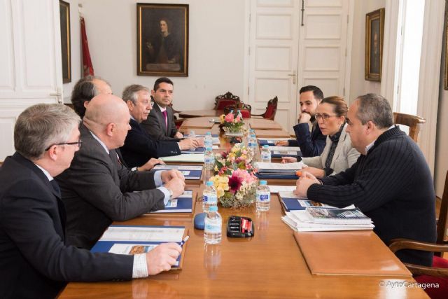 MC: 'Castejón, como antes el PP, acepta la suciedad (en las calles) de FCC'