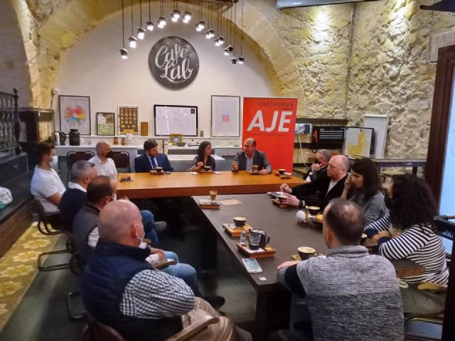 AJE Cartagena estrena la normalidad con la iniciativa 'Ven a tomarte un asiático con…' el empresario cartagenero José Díaz