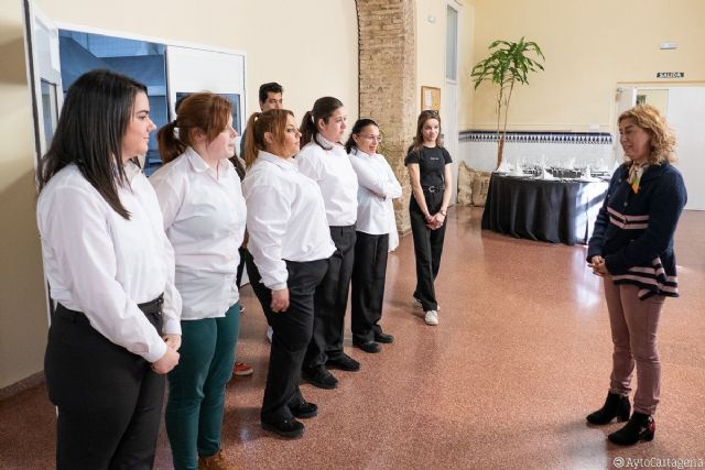 Finaliza el curso de Camarero de Banquetes de la ADLE