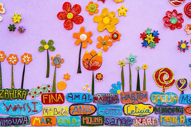 El mural 'Mujeres que hablan con flores' recuerda a las víctimas de la violencia machista