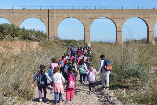 Educación pone en marcha el programa ´El Molino y las jaras de nuestro campo´ con una visita al Molino Zabala y la Rambla de los Jarales