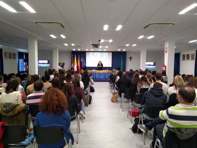 UCAM Cartagena inicia en enero un curso de lengua de signos nivel A1, y abre las inscripciones para los niveles A2 y B1