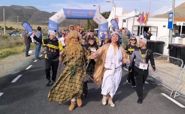 Más de doscientas personas ‘corren la Navidad’ en El Campillo de Adentro