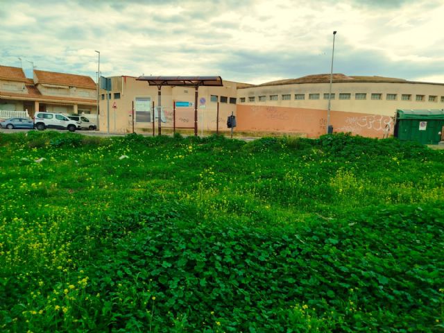 El PCAN denuncia una plaga de ratas en Los Barreros frente al centro de salud y el Parque Antoñares