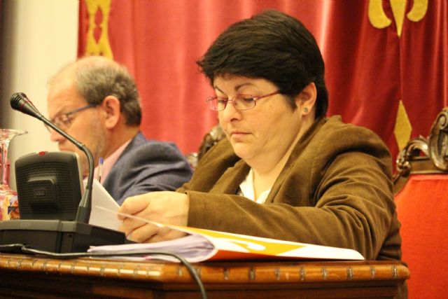 Cs Cartagena exige campañas de concienciación contra el botelleo y para recoger la heces de los perros en la vía publica