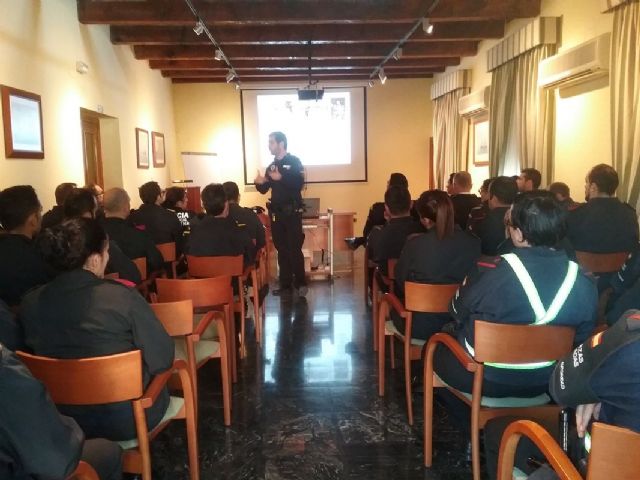 La Policia Local forma a militares del Arsenal de Cartagena en materia de seguridad vial y trafico