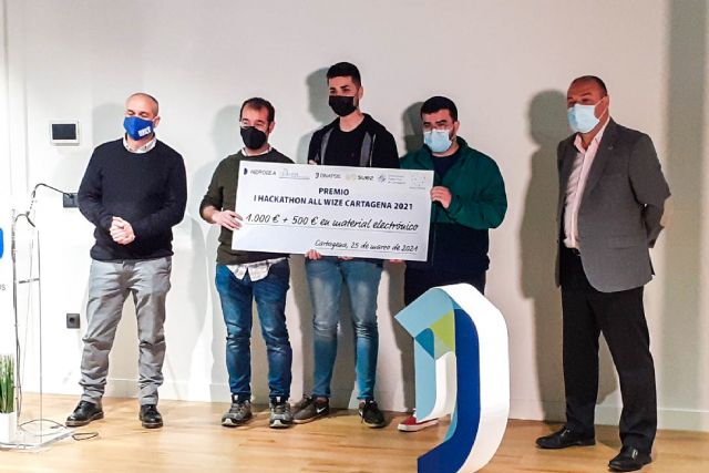 Mil euros en metálico y 500 euros en material electrónico por un proyecto de duchas sostenibles en gimnasios