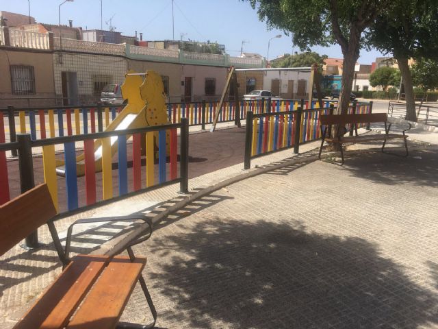 Descentralizacion destina mas de 7 mil euros de inversion a la plaza Manuel de Falla de la Barriada San Cristobal