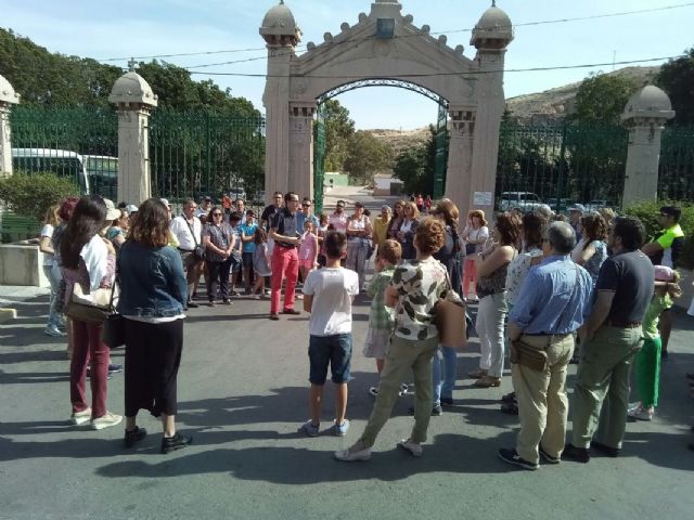 La Comision Beltri 2012 recauda 256 euros para las Hermanitas de los Pobres con la visita guiada al cementerio de Los Remedios