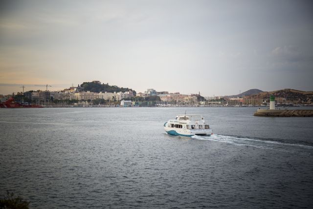 Vuelven los paseos en el Barco Turístico al atardecer con música en directo