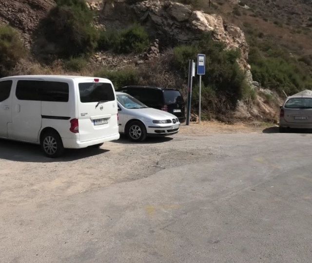 MC exige un plan de revisión y actualización de las marquesinas en las paradas de autobús