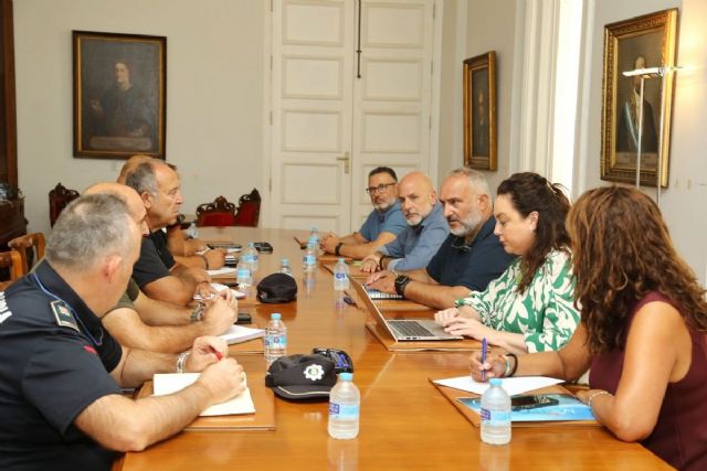 Policía Local y Agentes Medioambientales organizan una vigilancia por la convocatoria de una fiesta marítima en el Mar Menor