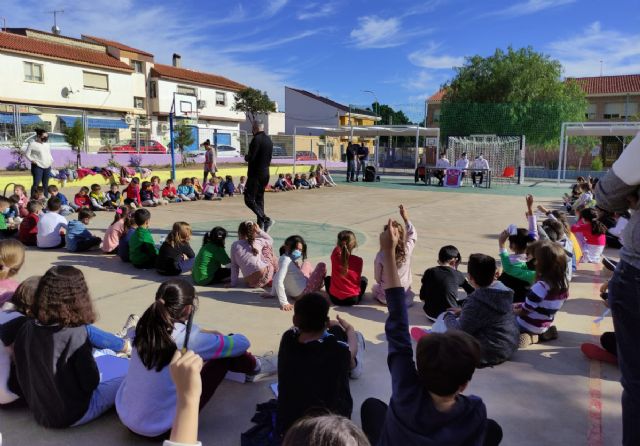 Los escolares del CEIP Poeta Antonio Oliver reciben la visita de la plantilla de Jimbee Cartagena dentro del Programa ADE