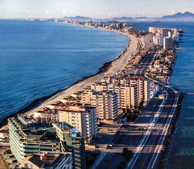 Piden el mantenimiento y mejora en la línea 20 Cartagena-La Manga