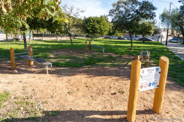 El Ayuntamiento invierte 34.000 euros en adecuar una zona de calistenia y otra de juegos infantiles