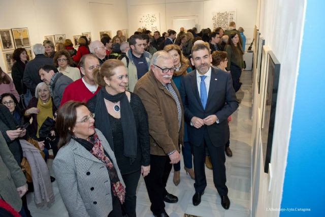 La exposicion fotografica Calle del Angel de Juan Manuel Diaz conecta el presente de Cartagena con los años de la posguerra