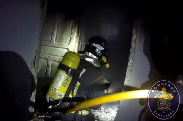 Bomberos de Cartagena atienden dos incendios en viviendas de El Algar y La Unión