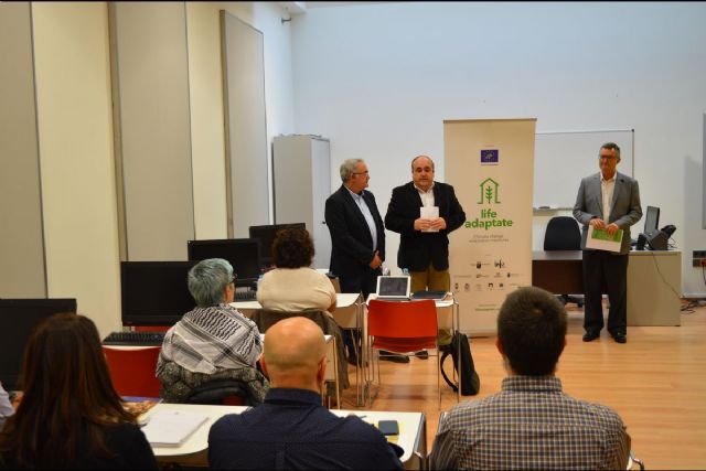 Cartagena se adaptará al cambio climático instalando pérgolas que conectarán zonas verdes