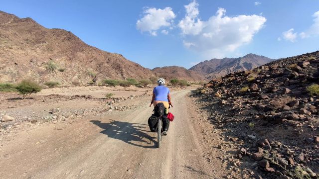 Llegada a Cartagena del reto WheelyFogg 2026 de Alfie Recarte