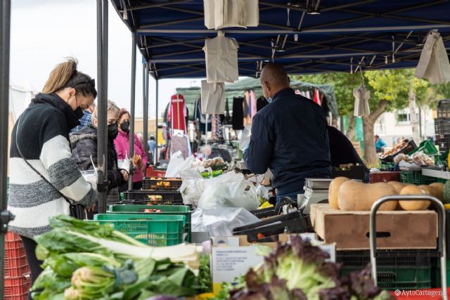 El Jueves Santo festivo abrirán los tradicionales mercadillos semanales de La Palma, La Aljorra y Los Dolores