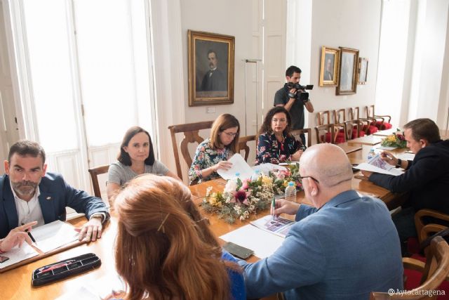 La mayoría de grupos secunda la propuesta de la alcaldesa de celebrar un pleno monográfico sobre el AVE