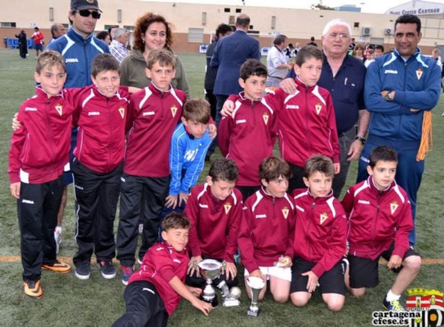 Los benjamines del Granada se hacen con el Torneo de Fútbol 8