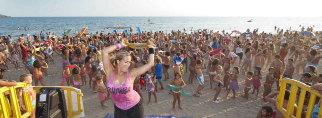 El aeróbic y la zumba se despiden de las playas hasta el próximo verano