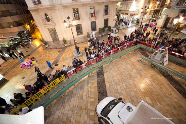 Un Roscón de Reyes Gigante rodeó la plaza del Ayuntamiento