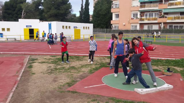 La Pista Municipal de Atletismo acogió al colegio Vicente Medina de Los Dolores