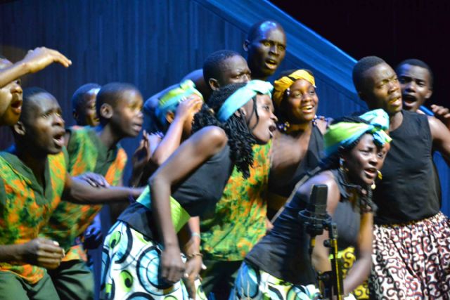 El coro de niños de Uganda Natumayini y La ratita presumida subirán a las tablas cartageneras