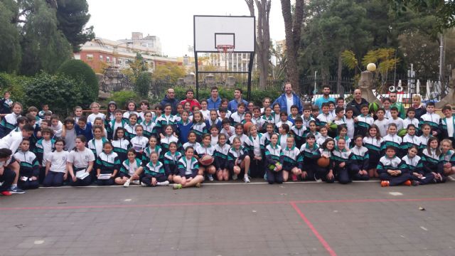 El colegio Carmelitas recibió al UPCT Basket Cartagena dentro del Programa ADE