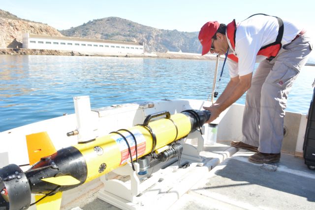 Ponen a prueba en Cartagena a una flota europea de drones submarinos para detectar vertidos de petróleo