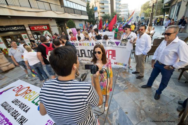 El orgullo LGTB se paseó por Cartagena en defensa de la igualdad