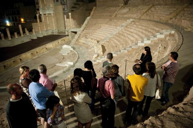 El Teatro Romano, bajo la luz de la luna