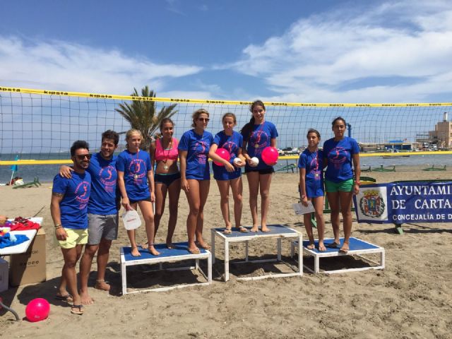 Alta participación femenina en el Campeonato de Voley Playa de Los Urrutias