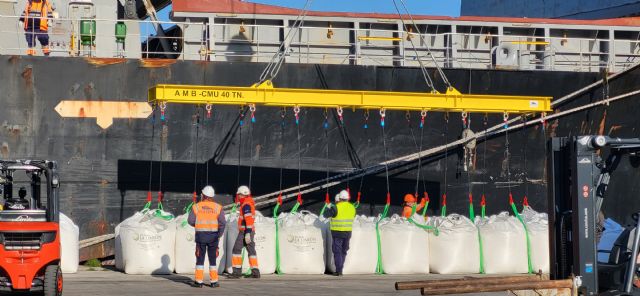 El Puerto de Cartagena bate un récord con la mayor descarga de azúcar ensacada realizada en un puerto europeo