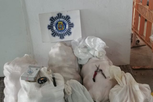 La Policía Local de Cartagena decomisa en el mercadillo de Cabo de Palos 160 kilos de cítricos