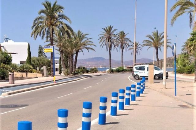 Vía Pública instala 90 pivotes para reforzar la seguridad vial en La Manga y Cabo de Palos