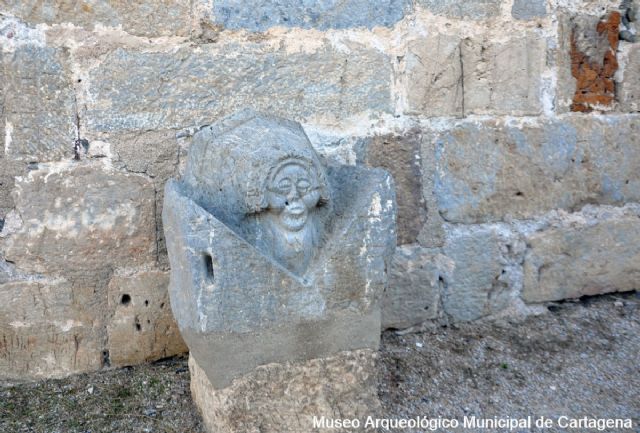 Patrimonio Arqueológico reubicará dos ménsulas en la Torre del Homenaje del Castillo de la Concepción