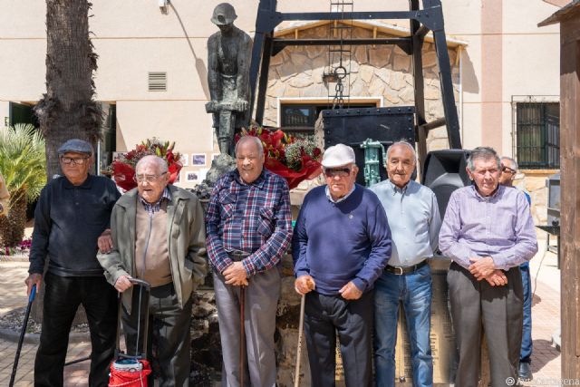 El Llano del Beal celebró el 40 aniversario de la inauguración del monumento al minero