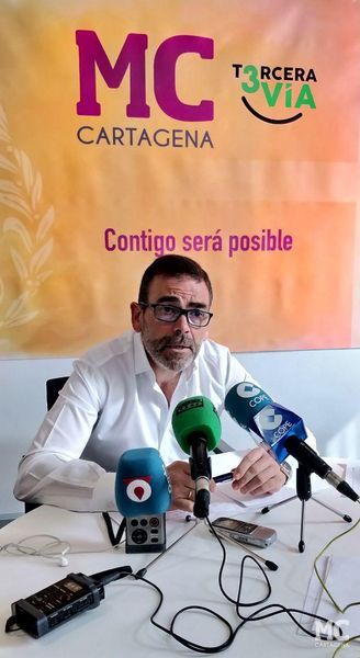 MC exige a los partidos tradicionales que no consientan la discriminación laboral a los taxistas de toda la Región en el aeropuerto de Corvera