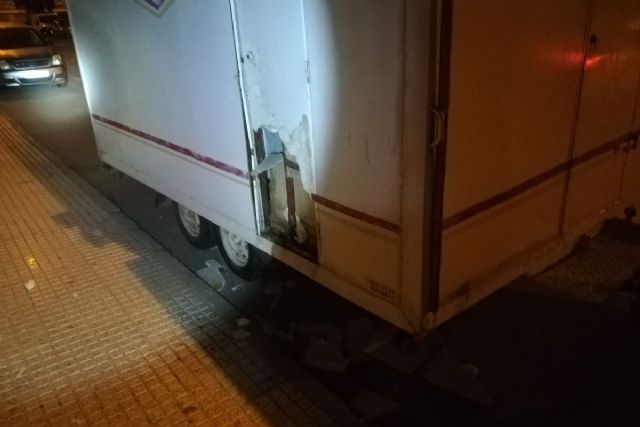La Policía Local de Cartagena sorprende a dos menores que intentaban robar en el interior de una caravana