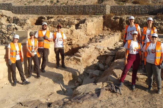Nueve universitarios de toda España participan en la excavación arqueológica del Molinete