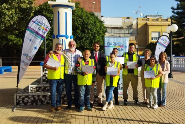 Desempleados aprenden un oficio y contribuyen a mejorar el barrio de San Antón