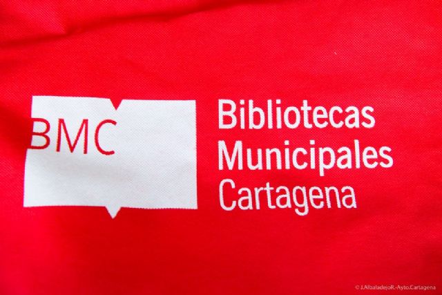 La Red de Bibliotecas Municipales de Cartagena celebra la Navidad con los mayores